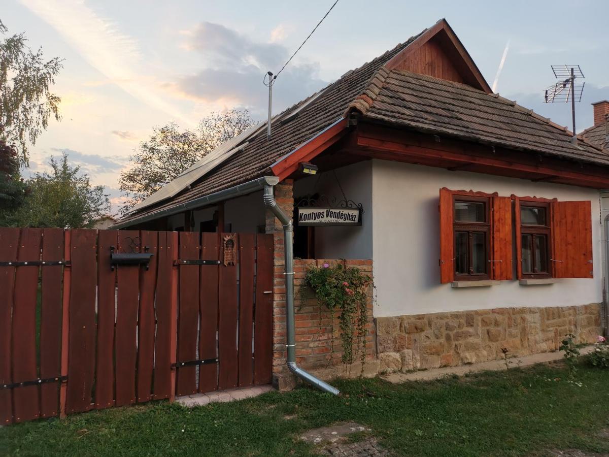 Kontyos vendégház Romhány Exterior foto